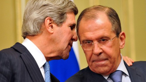 Ngoại trưởng Mỹ Kerry và người đồng cấp Nga Lavrov trong một cuộc gặp. Ảnh: Getty Images