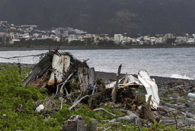 Vật thể bị nghi là của MH370, được phát hiện trên bờ biển đảo Reunion, Ấn Độ Dương hôm 3/8