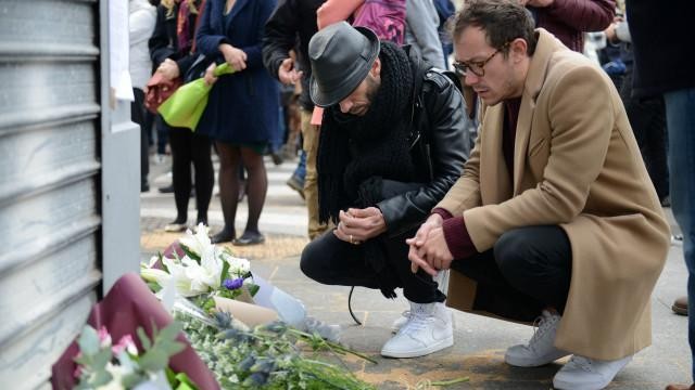 Người Pháp tưởng nhớ các nạn nhân thiệt mạng trong vụ tấn công của IS hôm 13/11 ở Paris