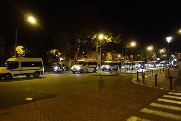 Xe cảnh sát Pháp trong chiến dịch đột kích khủng bố ở Toulouse