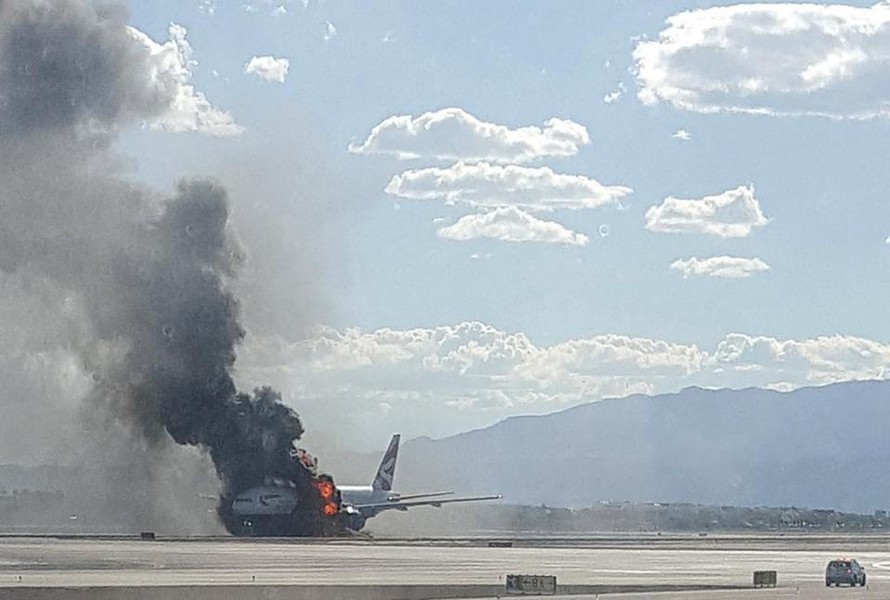 Hình ảnh chiếc máy bay bốc cháy