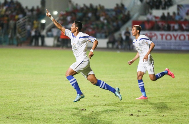 Một mình Chan Vathanaka ghi 3 bàn giúp Boeung Ket Angkor đánh bại B.Bình Dương 3-1.