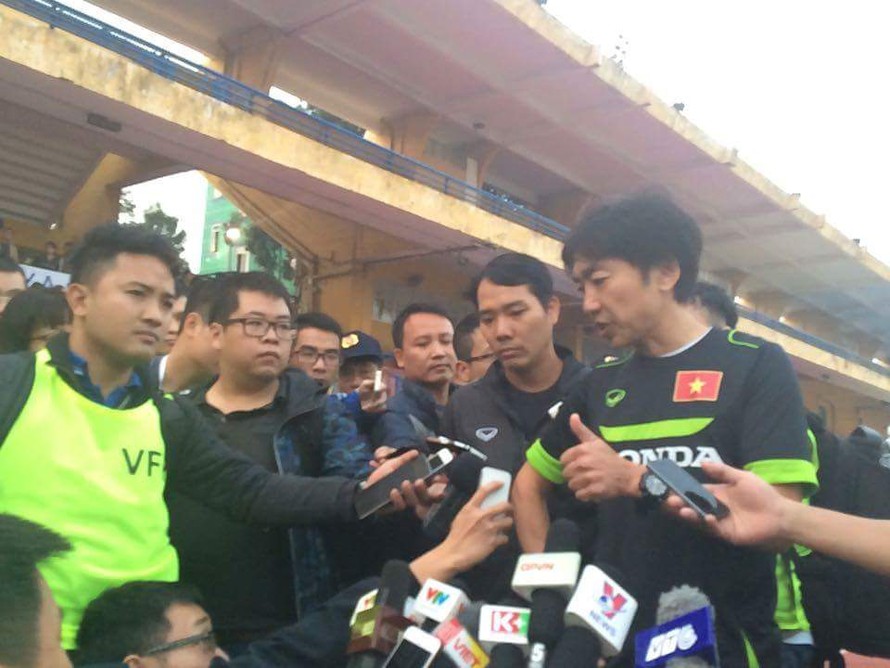 HLV Miura trả lời báo chí sau trận đấu của U23 Việt Nam với JFL Selection