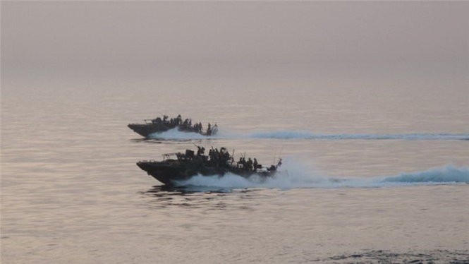Nhà Trắng thông báo một trong hai con tàu bị trục trặc và đã “trôi vào lãnh thổ Iran” (Ảnh: Al Jazeera)