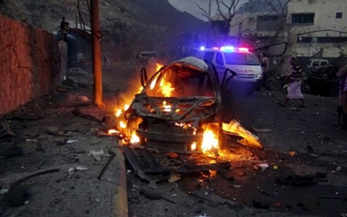 Hiện trường một vụ đánh bom ở Eden, Yemen.