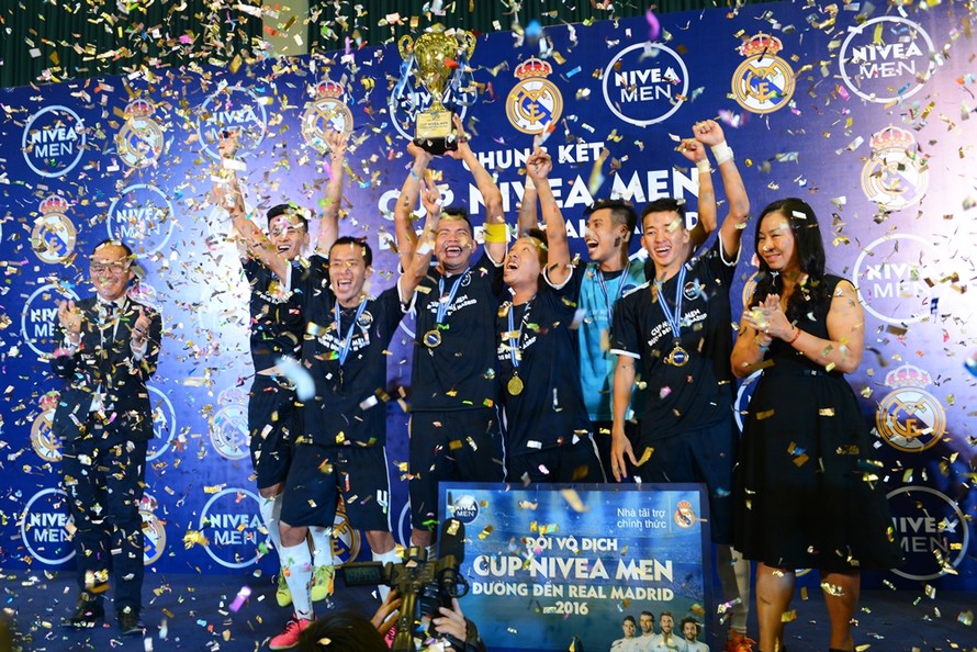 FC Thành Đồng nâng cao Cúp vô địch