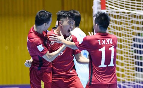 Minh Trí lập hattrick trong trận ra quân của tuyển Futsal Việt Nam tại World Cup 2016
