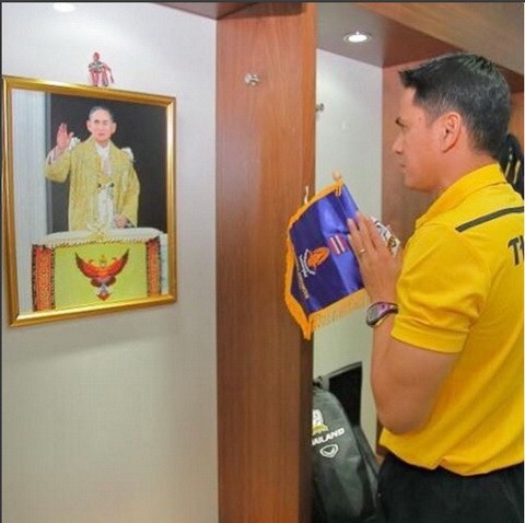 HLV Kiatisak Senamuang tưởng nhớ nhà vua Bhumibol Adulyadej