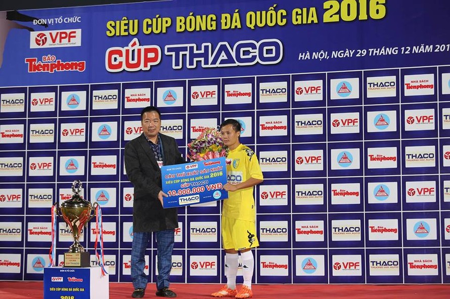 Thành Lương là “Cầu thủ xuất sắc nhất trận Siêu cúp quốc gia- cúp THACO 2016”