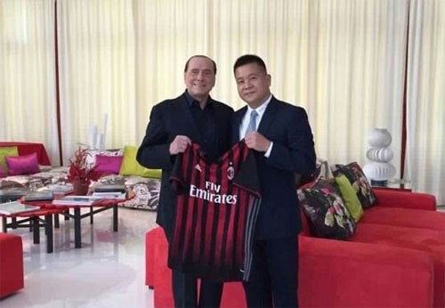 Ông Berlusconi đã chấm dứt triều đại 31 năm ở AC Milan để chuyển sang đại gia Trung Quốc.