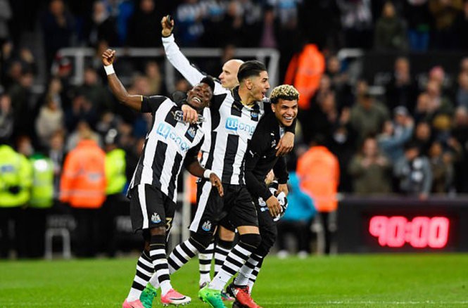 Niềm vui của các cầu thủ Newcastle 
