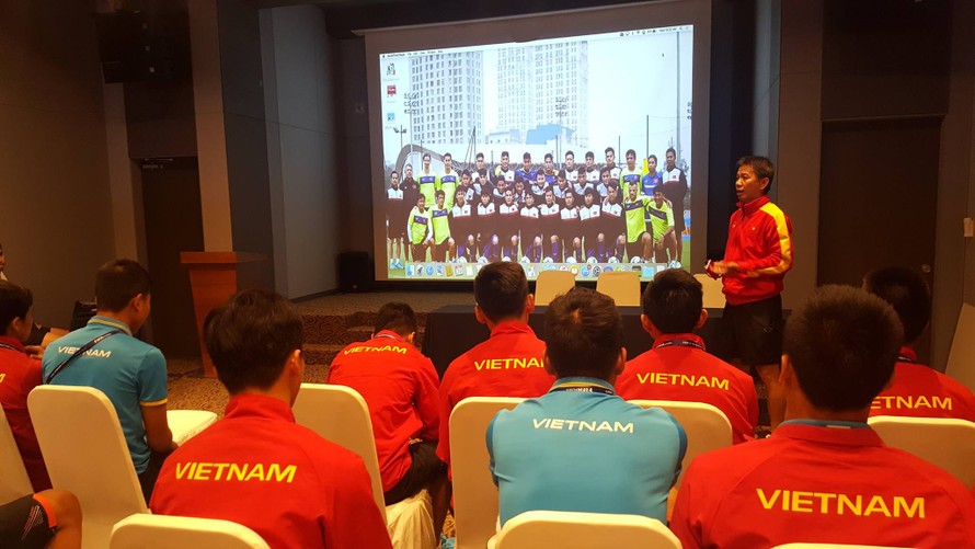 Buổi họp chuyên môn trưa 24/5 của U20 Việt Nam.