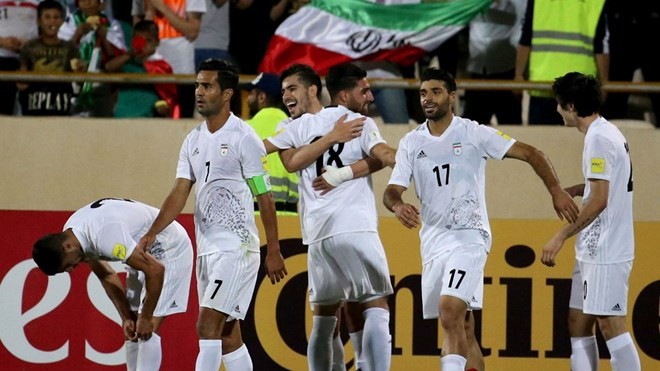 Các cầu thủ Iran ăn mừng chiến thắng