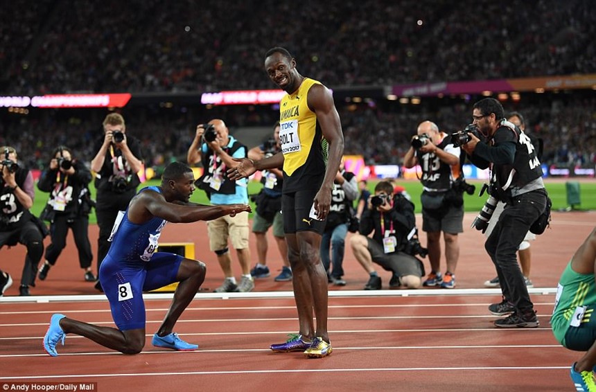 Hình ảnh chuyển giao quyền lực ở nội dung chạy 100 m giữa Usain Bolt và Justin Gatlin