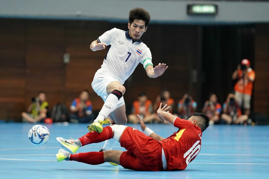 Futsal Việt Nam chưa thể tạo nên cuộc lật đổ trước Thái Lan tại SEA Games 29. Ảnh Đức Lập