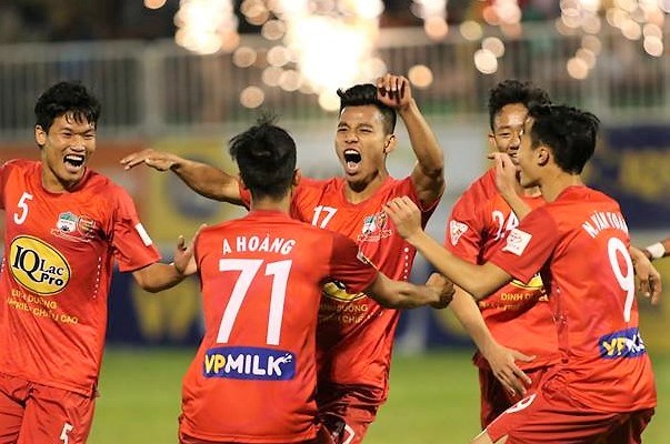 Các cầu thủ HAGL ăn mừng bàn thắng ghi vào lưới CLB Hà Nội trong chiến thắng 3-2 chiều 27/10.