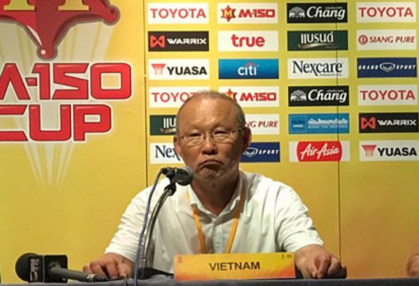 HLV Park Hang Seo khen ngợi các cầu thủ U23 Việt Nam sau trận thắng Thái Lan.