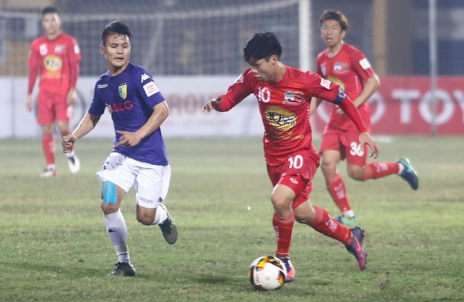 Công Phượng sẽ có dịp so tài với "đàn em" Quang Hải ở đội tuyển U23 Việt Nam khi HAGL gặp CLB Hà Nội chiều 5/4.