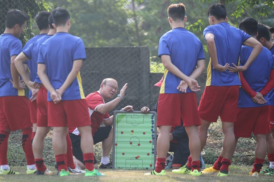 HLV Park Hang Seo sẽ có đấu pháp thích hợp cho cuộc đối đầu với Nepal tối 16/8?