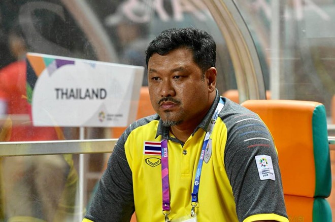 HLV Worrawut Srimaka được LĐBD Thái Lan bảo vệ bất chấp phản ứng của người hâm mộ sau thất bại ở Asiad 2018.