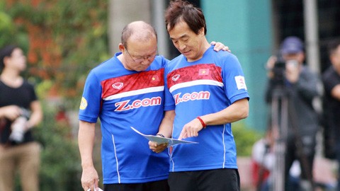 Trợ lý Lee Young-jin được coi là cánh tay phải của HLV Park Hang Seo.