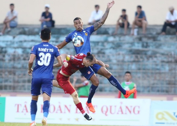 TP Hồ Chí Minh đang thất thế trong cuộc đua vô địch với CLB Hà Nội.