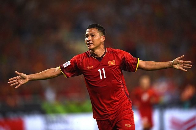 Anh Đức xin rút khỏi đội tuyển Việt Nam sau trận đấu với Thái Lan vì tuổi tác. 