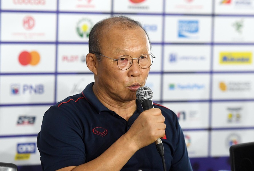 HLV Park Hang Seo họp báo trước trận đấu với Indonesia