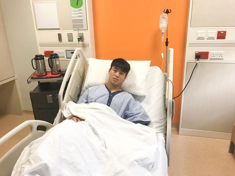Duy Mạnh phẫu thuật thành công chấn thương dây chằng chéo trước tại Singapore.