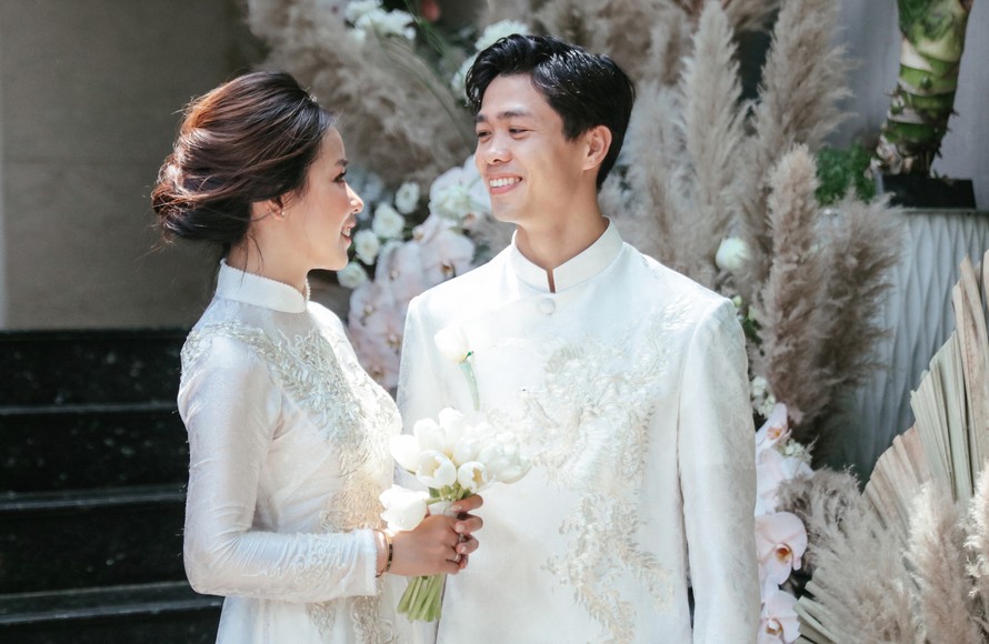 Công Phượng và Viên Minh trong lễ đính hôn hồi tháng 6/2020.