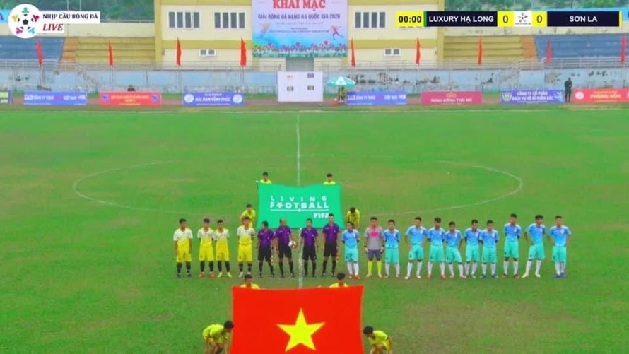 Sơn La chỉ có 4 cầu thủ ra sân ở trận đấu với Luxury Hạ Long chiều 6/11 (ảnh V.League)