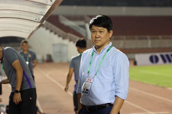 HLV Vũ Tiến Thành của CLB Sài Gòn đưa về một loạt cầu thủ trẻ, ít tên tuổi để thay thế cho các gương mặt dày kinh nghiệm thi đấu V-League.