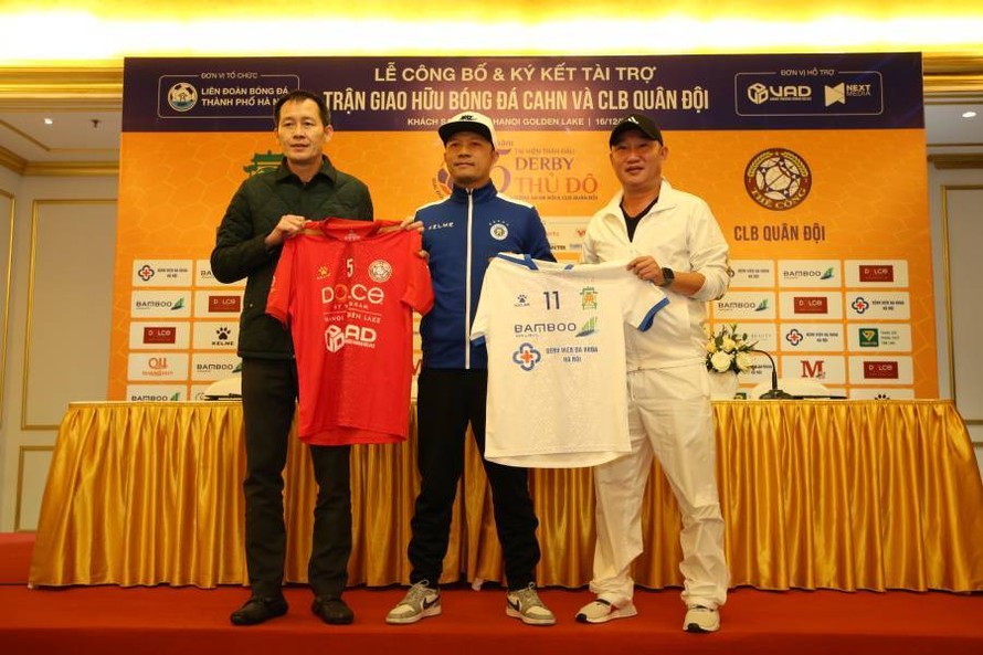 Cựu danh thủ Vũ Minh Hiếu vẫn rất có "phom" sau nhiều năm không thi đấu bóng đá chuyên nghiệp.