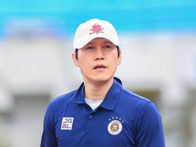 HLV Park Choong-kyun sẽ lên tuyển Việt Nam hỗ trợ ông Park Hang-seo do đang nhàn việc tại CLB Hà Nội.