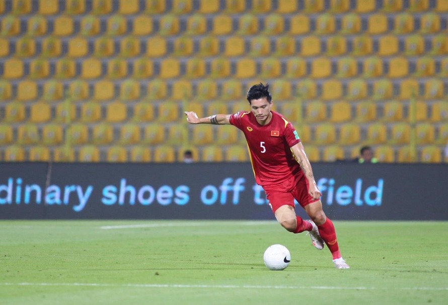Văn Hậu trong trận thua 2-3 của đội tuyển Việt Nam trước UAE hôm 15/6. (ảnh Hữu Phạm)