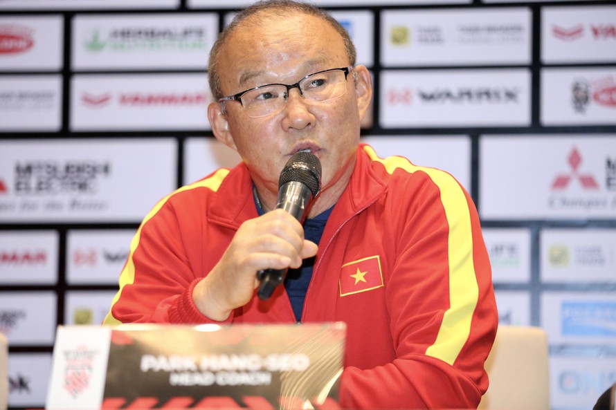 HLV Park Hang-seo cho biết ông luân chuyển cầu thủ để đảm bảo lực lượng cho các trận đấu tiếp theo của đội tuyển Việt Nam. (ảnh Hữu Phạm)