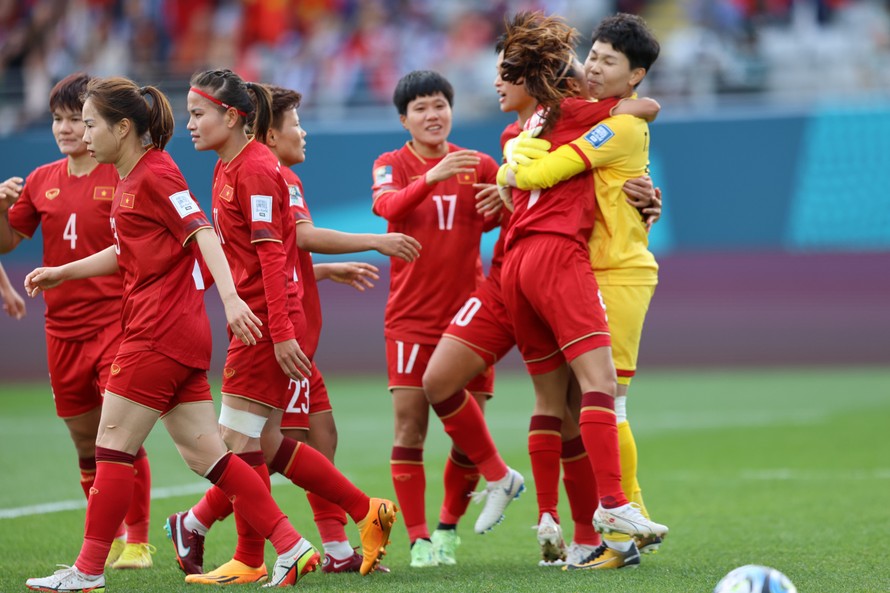 Đội tuyển nữ Việt Nam gây ấn tượng với những nỗ lực trước nhà đương kim vô địch Mỹ ở trận ra quân World Cup 2023 (ảnh Đồng Đồng)