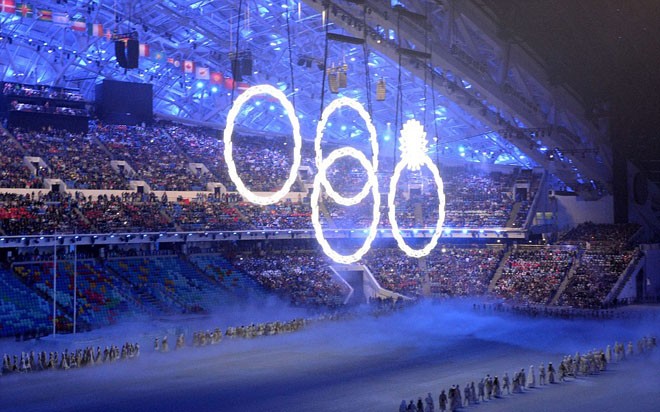 Sự cố ghép vòng tròn Olympic tại Lễ khai mạc.