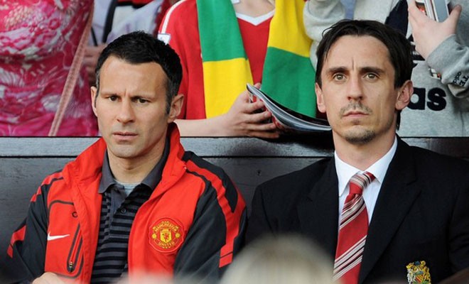 Giggs và Neville đầu tư vào bóng đá.
