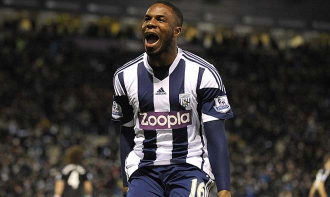 Anichebe ăn mừng bàn gỡ hòa 1-1 cho West Brom.