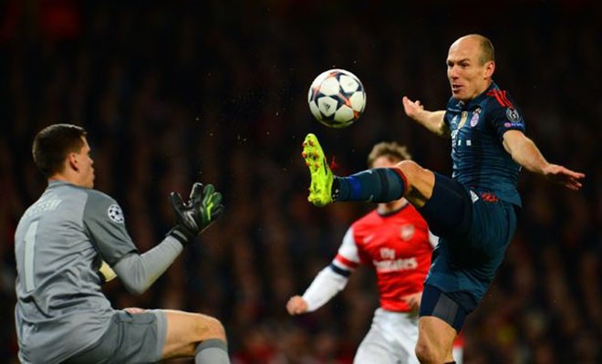 Robben ấm ức vì bị các CĐV Arsenal cáo buộc ăn vạ và chơi "bẩn".