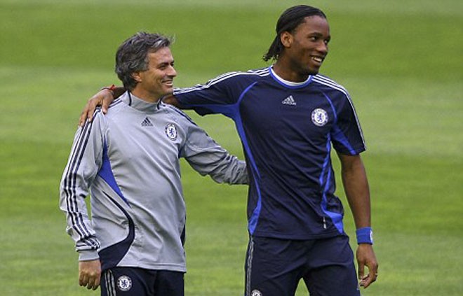 Drogba sẵn sàng về làm trợ lý cho Mourinho kể từ mùa tới .