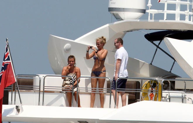 Rooney tính mua hẳn một chiếc du thuyền để đi du lịch.