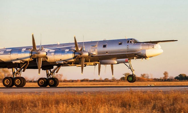 Một chiếc máy bay ném bom chiến lược TU-95