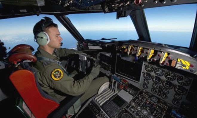 Máy bay của Không quân Úc tìm kiếm phi cơ mất tích.