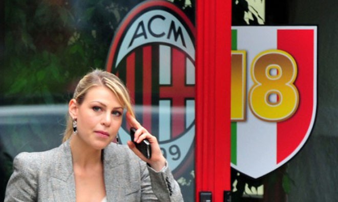 Giám đốc Điều hành Barbara Berlusconi của AC Milan đang đàm phán với đối tác để bán cổ phần của đội..