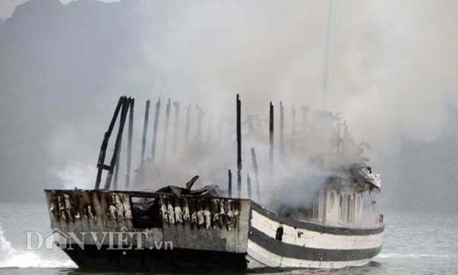 Tàu QN 3736 sau vụ cháy.