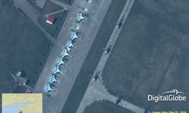 Một trong số những bức ảnh do NATO công bố chụp các máy bay chiến đấu tại một cơ sở quân sự của Nga.