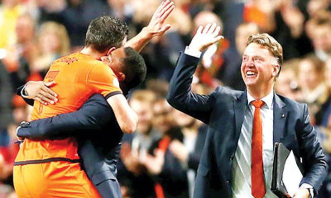 Phải chăng chỉ có Van Persie là vui với việc Man United bổ nhiệm Van Gaal?
