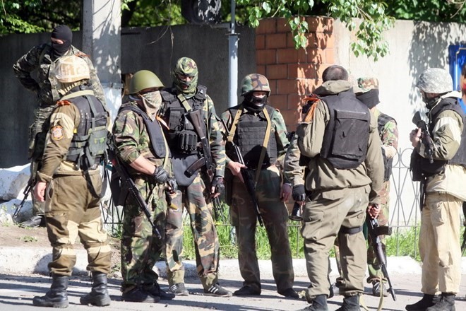 Lực lượng ly khai có vũ trang đóng chốt tại thành phố Donetsk ngày 6/5. 